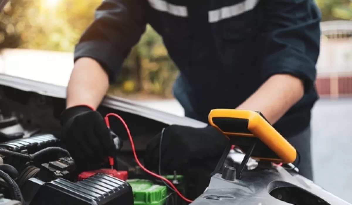 come usare il caricabatteria portatile per auto